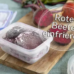 Gefrorene rote Bete in einem Behälter, bereit zum Einfrieren. So bleiben die Vitamine erhalten.