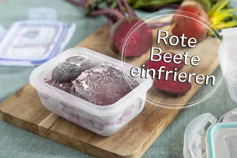 Gefrorene rote Bete in einem Behälter, bereit zum Einfrieren. So bleiben die Vitamine erhalten.